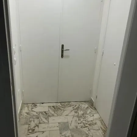 Deux Pieces Proche Plage Et Centres Commerciaux. דירה סאן-לורן-דו-ואר
