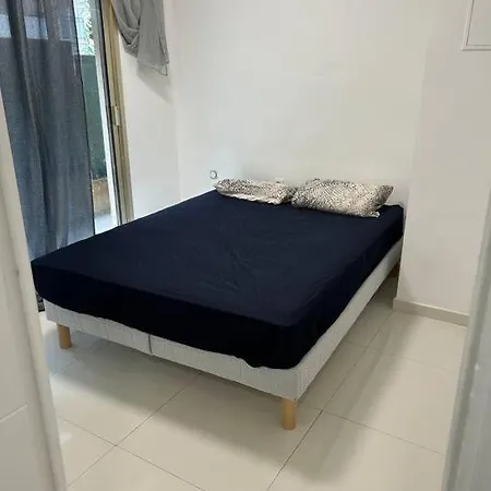 Deux Pieces Proche Plage Et Centres Commerciaux. Appartement *