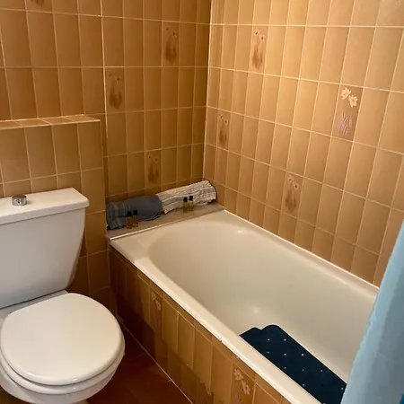 Apartment Deux Pieces Proche Plage Et Centres Commerciaux. *
