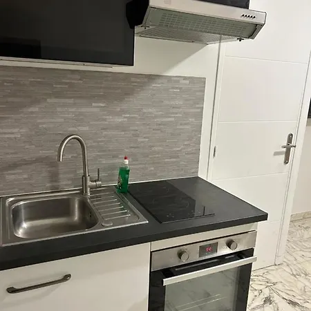 Appartement Deux Pieces Proche Plage Et Centres Commerciaux.